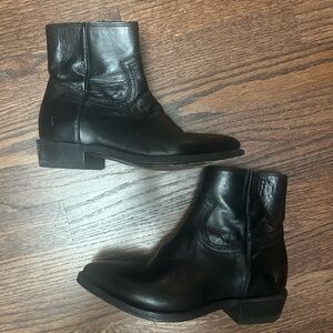 Frye Billie black western short boots